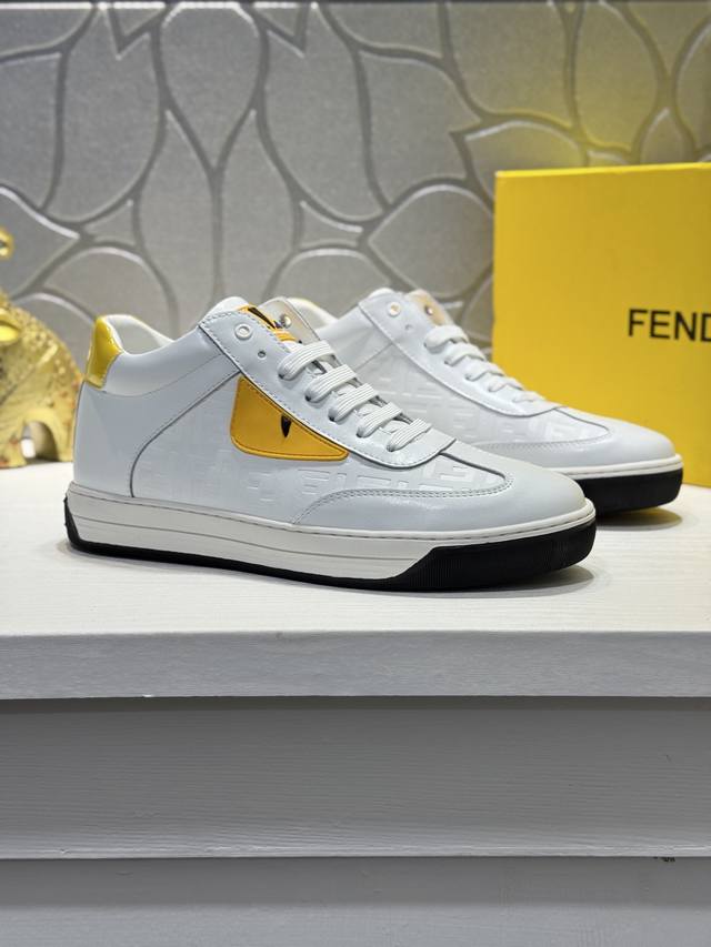 Fendi* 芬迪！顶级代购 男士专柜新款 原厂配置、鞋面牛皮制造，原版鞋底：原厂特供原版底超级舒适，原厂跟单货 高品质，2色可选，可随意进出专柜.欢迎对比 实