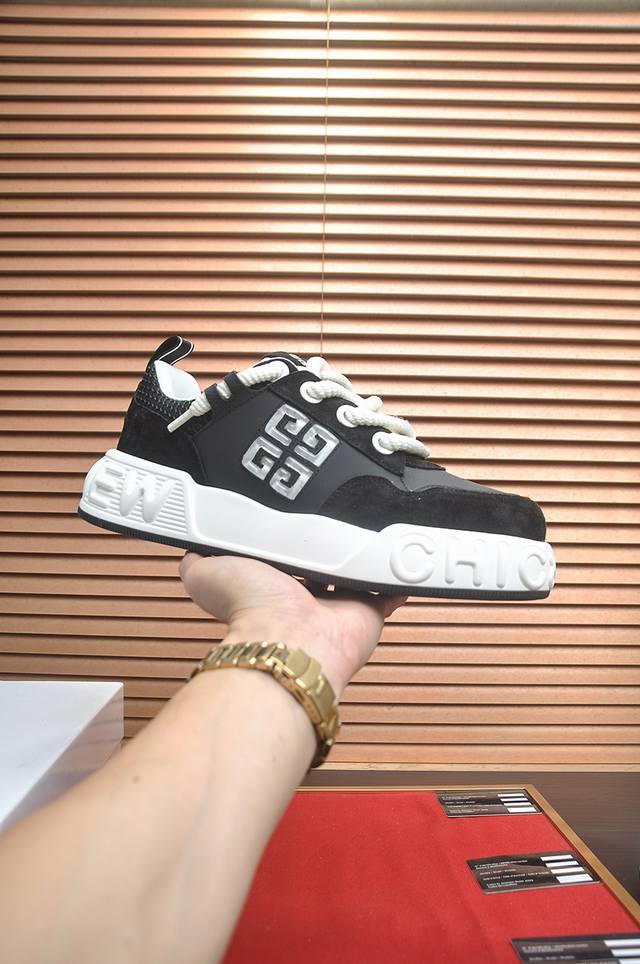 出厂价p Givenchy.纪梵希 专柜同步发售鞋面：意大利进口品牌印花布匹 尽显奢华，透气网布内里加上双层组合，脚感舒适，鞋底：原厂特供橡胶发泡大底，轻便，舒