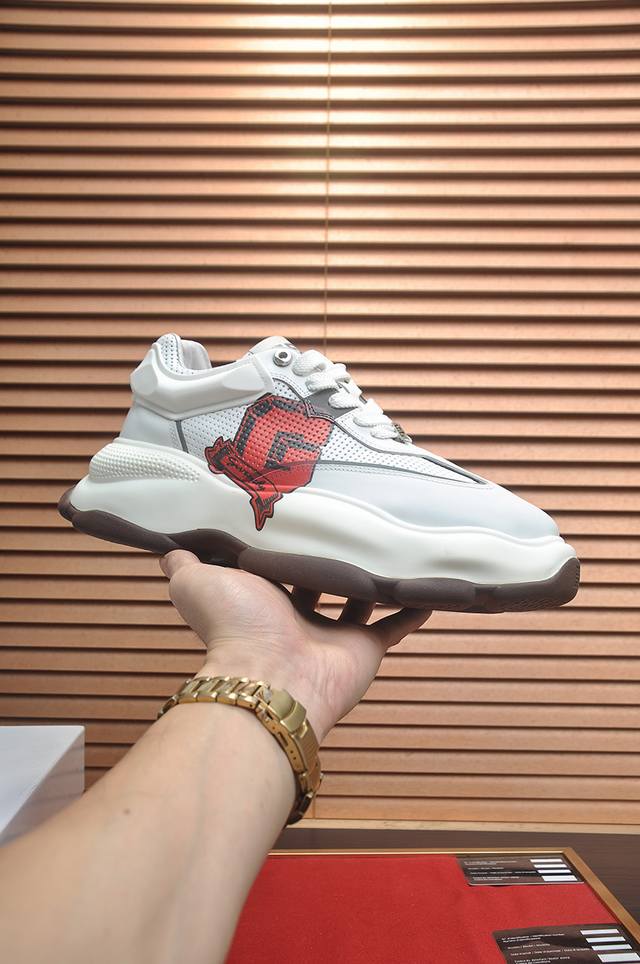 出厂价p Givenchy.纪梵希 专柜同步发售鞋面：意大利进口品牌印花布匹 尽显奢华，透气网布内里加上双层组合，脚感舒适，鞋底：原厂特供橡胶发泡大底，轻便，舒