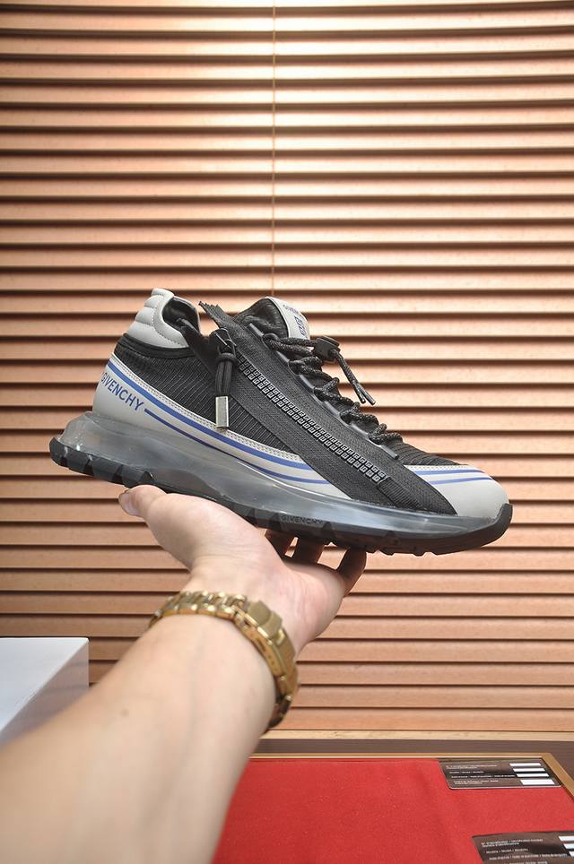 出厂价p Givenchy.纪梵希 专柜同步发售鞋面：意大利进口品牌印花布匹 尽显奢华，透气网布内里加上双层组合，脚感舒适，鞋底：原厂特供橡胶发泡大底，轻便，舒