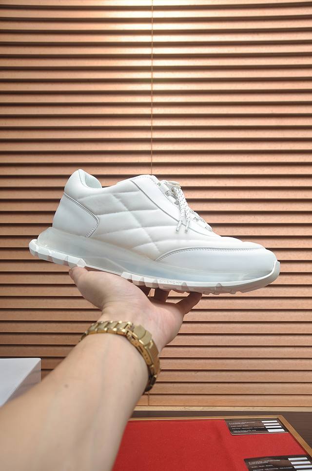 出厂价p Givenchy.纪梵希 专柜同步发售鞋面：意大利进口品牌印花布匹 尽显奢华，透气网布内里加上双层组合，脚感舒适，鞋底：原厂特供橡胶发泡大底，轻便，舒