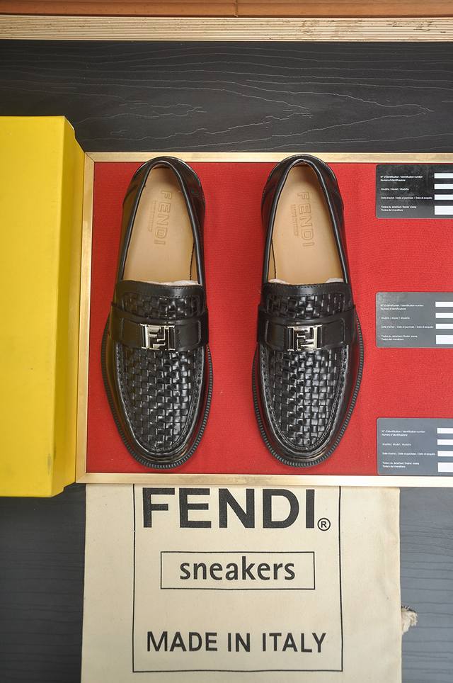 出厂价p 芬迪 Fendi 最新高端男鞋香港专柜！ 原单品质 鞋面采用进口牛皮材料、牛皮内里 ！入足超舒服，原厂耐磨大底 奢华时尚 休闲百搭！尺码：38-45