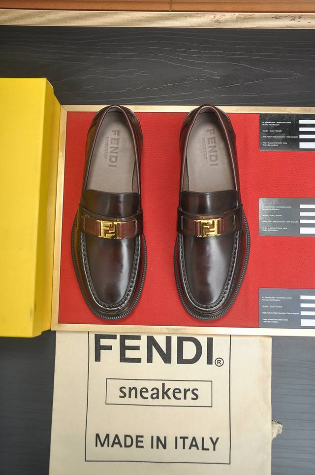 出厂价p 芬迪 Fendi 最新高端男鞋香港专柜！ 原单品质 鞋面采用进口牛皮材料、牛皮内里 ！入足超舒服，原厂耐磨大底 奢华时尚 休闲百搭！尺码：38-45