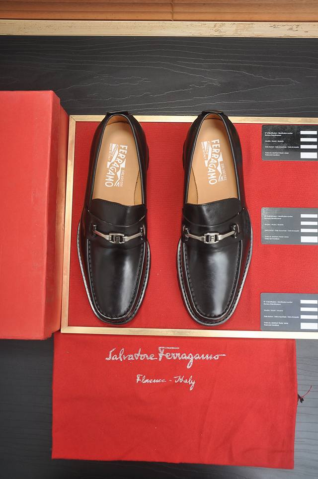 出厂价p Ferragamo 菲拉格幕 专柜最新款 原版进口开边上乘牛皮+进口水染牛皮内里+原版奢华金属扣+原版组合大底 对比无压力 38--45 45定做不退