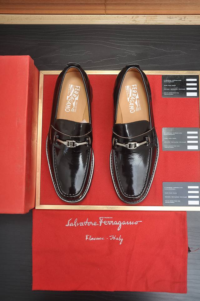 出厂价p Ferragamo 菲拉格幕 专柜最新款 原版进口开边上乘牛皮+进口水染牛皮内里+原版奢华金属扣+原版组合大底 对比无压力 38--45 45定做不退