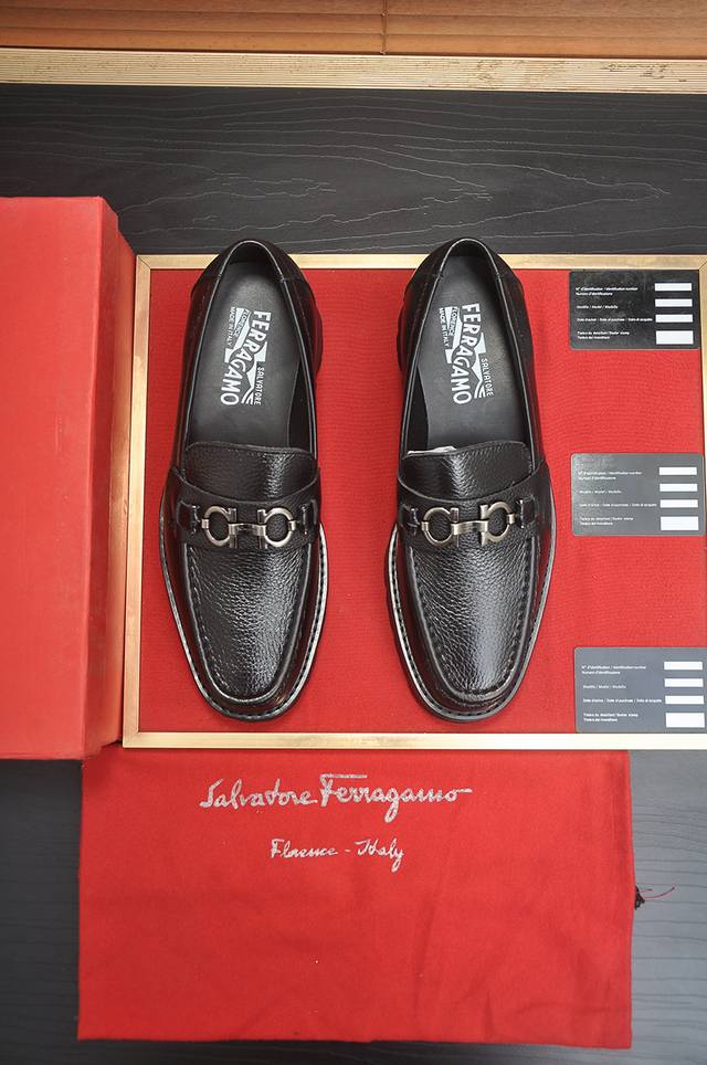 出厂价p Ferragamo 菲拉格幕 专柜最新款 原版进口开边上乘牛皮+进口水染牛皮内里+原版奢华金属扣+原版组合大底 对比无压力 38--45 45定做不退
