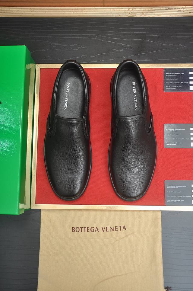 出厂价p Bv 官网男鞋牛皮编织内里牛皮橡胶大底专柜1:1品质 每一位成功男士的身份衬托上脚大气稳重高端定制专柜原版复刻进口牛皮纯手工编织不管风吹雨打鞋楦不变经