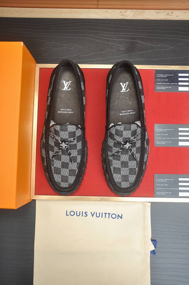 出厂价p Louis Vuitton 原单 新款Lv路易威登 * 顶级版本 Lv经典豆豆鞋！选用进口原版单牛皮 原版真皮边条拼接耐磨橡胶大底！高品质精品！码数3