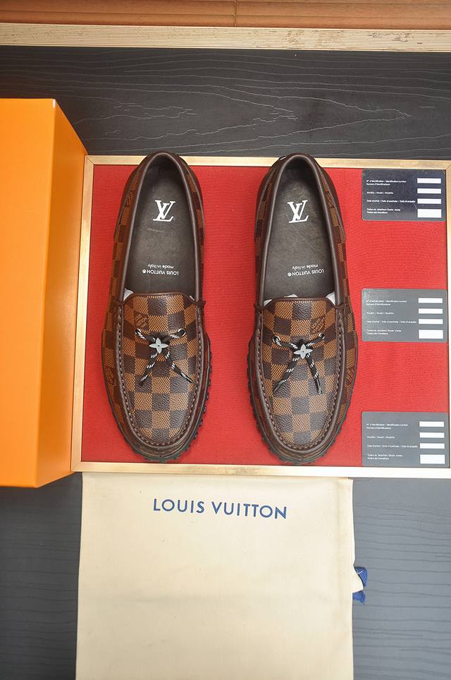 出厂价p Louis Vuitton 原单 新款Lv路易威登 * 顶级版本 Lv经典豆豆鞋！选用进口原版单牛皮 原版真皮边条拼接耐磨橡胶大底！高品质精品！码数3