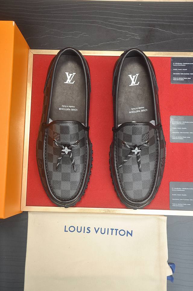 出厂价p Louis Vuitton 原单 新款Lv路易威登 * 顶级版本 Lv经典豆豆鞋！选用进口原版单牛皮 原版真皮边条拼接耐磨橡胶大底！高品质精品！码数3