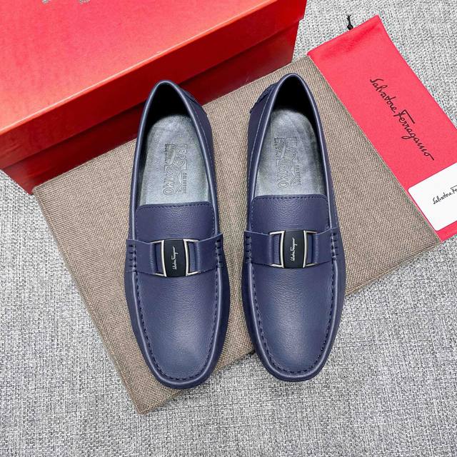 品牌菲拉格慕，官网原版休闲百搭商务高端豆豆鞋～四季潮鞋官网旗舰店原单，鞋面:进口原版牛皮，全纯牛里 真材实料 ，时尚懒人商务风设计，休闲乐福款，跑步鞋青年人最适