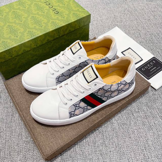 品牌古奇，官方新款，2025秋冬巴黎时装周走秀款，古奇不一样的感觉，自然不失高雅，[爱情] 头层进口意大利牛皮，头层羊皮内里，穿着透气吸汗舒适 [嘴唇] 古奇霸