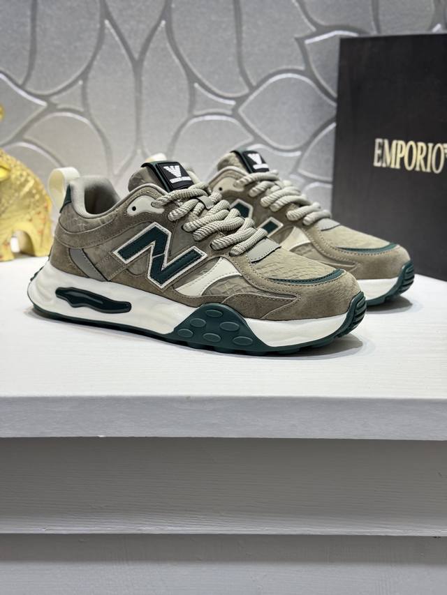 Armani* 高端精品 阿玛尼 休闲款原版霸气Logo品牌料，鞋面釆用进口牛皮网布内里欧美大师独特版面设计 完美打造专柜品质耐磨大底，上脚舒适大气，型男必备。