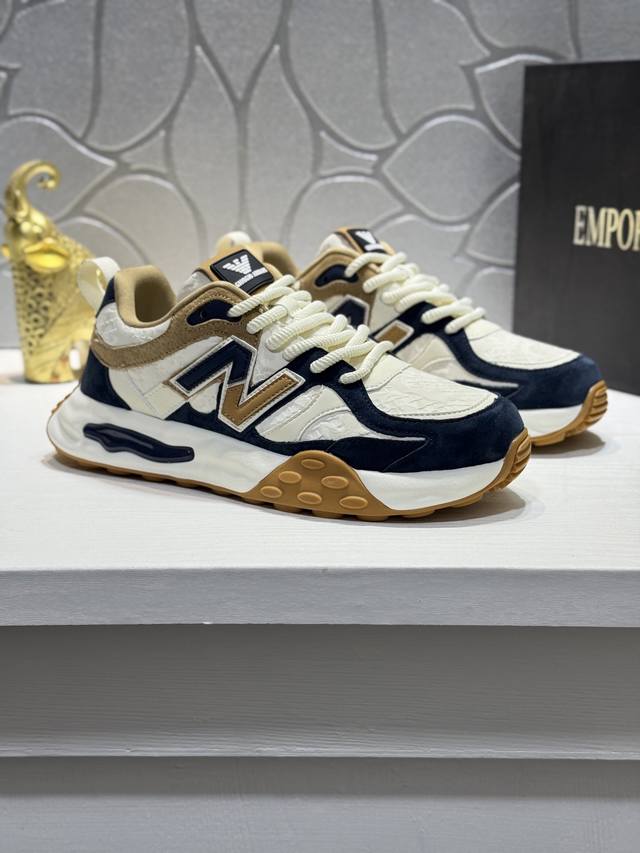 Armani* 高端精品 阿玛尼 休闲款原版霸气Logo品牌料，鞋面釆用进口牛皮网布内里欧美大师独特版面设计 完美打造专柜品质耐磨大底，上脚舒适大气，型男必备。