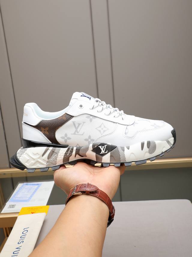 Lv 休闲运动鞋，透气舒适，行走方便，潮男百搭之款，范思哲专用材料拼小牛皮透气网布内里流行印花大底 运动跑步风，超级舒服。码数38-44 45定做