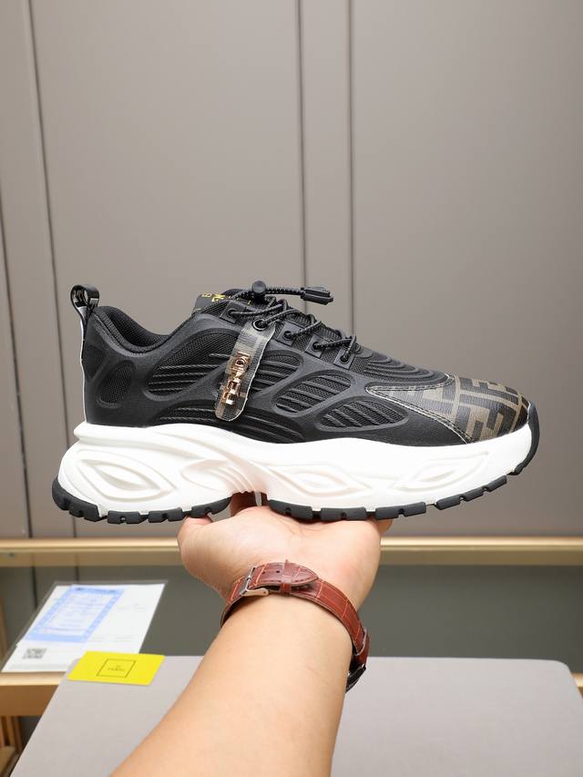 FD 时尚顶级潮牌，一款能驾驭各种风格男鞋，鞋面由多种材质拼接而成，内里为进口网布，吸汗舒适，发泡大底设计是重中之重-轻便.舒适。极度考验工艺要求:双色可选:3