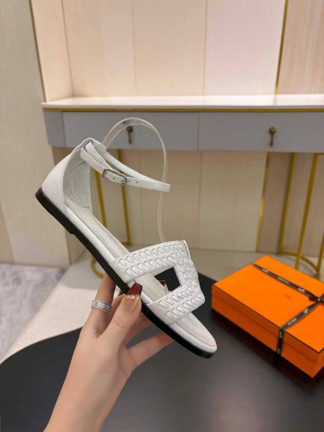 爱玛仕 25 2025春夏新品 顶级版本经典H型Oran粗跟拖鞋系列 鞋面：原版特定牛皮 内里：进口混种羊皮 大底：原版意大利真皮大底 跟高：平底 5Cm 鞋码