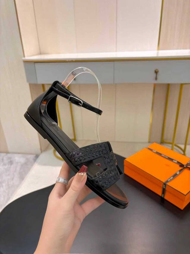 爱玛仕 25 2025春夏新品 顶级版本经典H型Oran粗跟拖鞋系列 鞋面：原版特定牛皮 内里：进口混种羊皮 大底：原版意大利真皮大底 跟高：平底 5Cm 鞋码