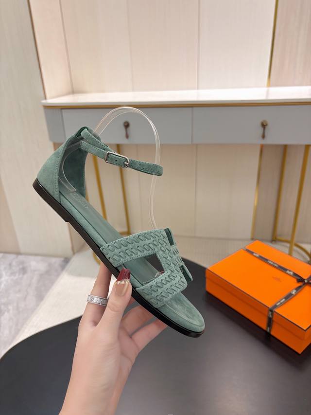 爱玛仕 25 2025春夏新品 顶级版本经典H型Oran粗跟拖鞋系列 鞋面：原版特定牛皮 内里：进口混种羊皮 大底：原版意大利真皮大底 跟高：平底 5Cm 鞋码