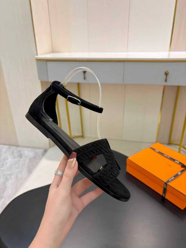 爱玛仕 25 2025春夏新品 顶级版本经典H型Oran粗跟拖鞋系列 鞋面：原版特定牛皮 内里：进口混种羊皮 大底：原版意大利真皮大底 跟高：平底 5Cm 鞋码