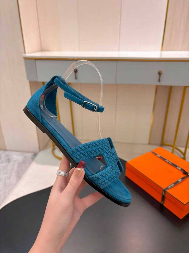 爱玛仕 25 2025春夏新品 顶级版本经典H型Oran粗跟拖鞋系列 鞋面：原版特定牛皮 内里：进口混种羊皮 大底：原版意大利真皮大底 跟高：平底 5Cm 鞋码