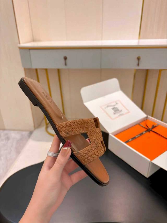 飞机盒另加10 * 爱玛仕 25 2025春夏新品 顶级版本经典H型Oran粗跟拖鞋系列 鞋面：原版特定牛皮 内里：进口混种羊皮 大底：原版意大利真皮大底 跟高