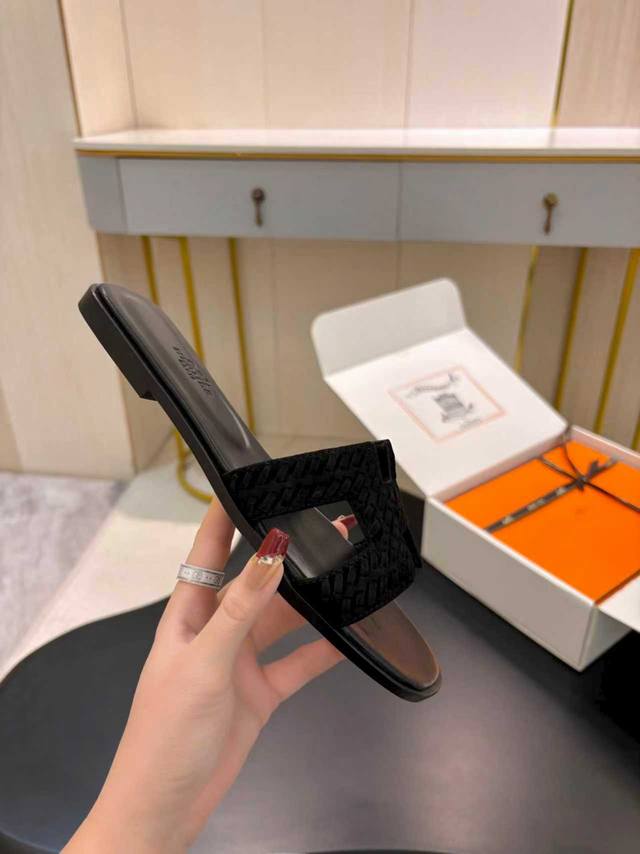 飞机盒另加10 * 爱玛仕 25 2025春夏新品 顶级版本经典H型Oran粗跟拖鞋系列 鞋面：原版特定牛皮 内里：进口混种羊皮 大底：原版意大利真皮大底 跟高