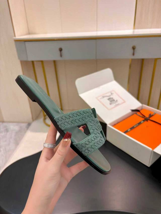 飞机盒另加10 * 爱玛仕 25 2025春夏新品 顶级版本经典H型Oran粗跟拖鞋系列 鞋面：原版特定牛皮 内里：进口混种羊皮 大底：原版意大利真皮大底 跟高