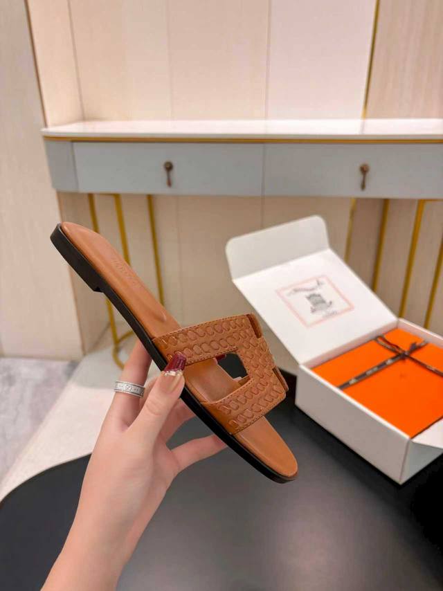 飞机盒另加10 * 爱玛仕 25 2025春夏新品 顶级版本经典H型Oran粗跟拖鞋系列 鞋面：原版特定牛皮 内里：进口混种羊皮 大底：原版意大利真皮大底 跟高