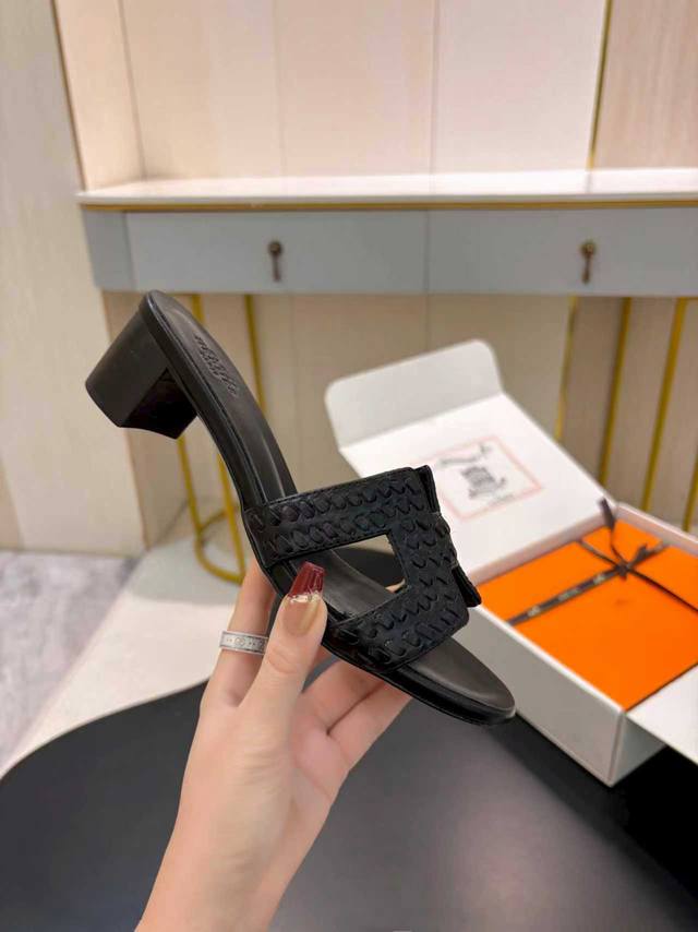 飞机盒另加10 * 爱玛仕 25 2025春夏新品 顶级版本经典H型Oran粗跟拖鞋系列 鞋面：原版特定牛皮 内里：进口混种羊皮 大底：原版意大利真皮大底 跟高