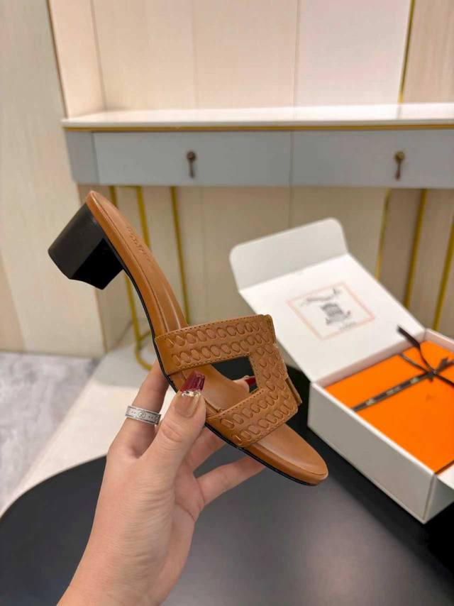 飞机盒另加10 * 爱玛仕 25 2025春夏新品 顶级版本经典H型Oran粗跟拖鞋系列 鞋面：原版特定牛皮 内里：进口混种羊皮 大底：原版意大利真皮大底 跟高