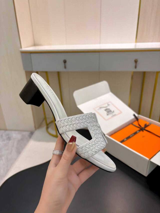 飞机盒另加10 * 爱玛仕 25 2025春夏新品 顶级版本经典H型Oran粗跟拖鞋系列 鞋面：原版特定牛皮 内里：进口混种羊皮 大底：原版意大利真皮大底 跟高