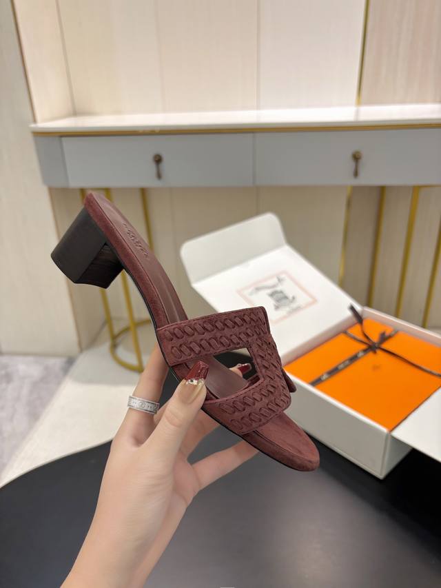 飞机盒另加10 * 爱玛仕 25 2025春夏新品 顶级版本经典H型Oran粗跟拖鞋系列 鞋面：原版特定牛皮 内里：进口混种羊皮 大底：原版意大利真皮大底 跟高