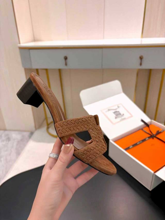 飞机盒另加10 * 爱玛仕 25 2025春夏新品 顶级版本经典H型Oran粗跟拖鞋系列 鞋面：原版特定牛皮 内里：进口混种羊皮 大底：原版意大利真皮大底 跟高