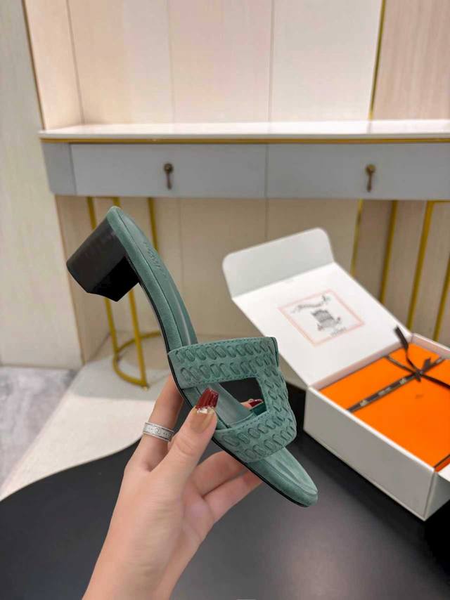 飞机盒另加10 * 爱玛仕 25 2025春夏新品 顶级版本经典H型Oran粗跟拖鞋系列 鞋面：原版特定牛皮 内里：进口混种羊皮 大底：原版意大利真皮大底 跟高