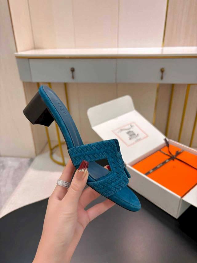 飞机盒另加10 * 爱玛仕 25 2025春夏新品 顶级版本经典H型Oran粗跟拖鞋系列 鞋面：原版特定牛皮 内里：进口混种羊皮 大底：原版意大利真皮大底 跟高