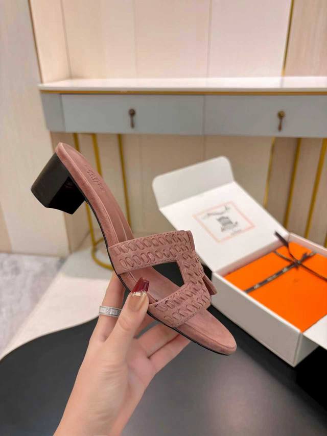 飞机盒另加10 * 爱玛仕 25 2025春夏新品 顶级版本经典H型Oran粗跟拖鞋系列 鞋面：原版特定牛皮 内里：进口混种羊皮 大底：原版意大利真皮大底 跟高