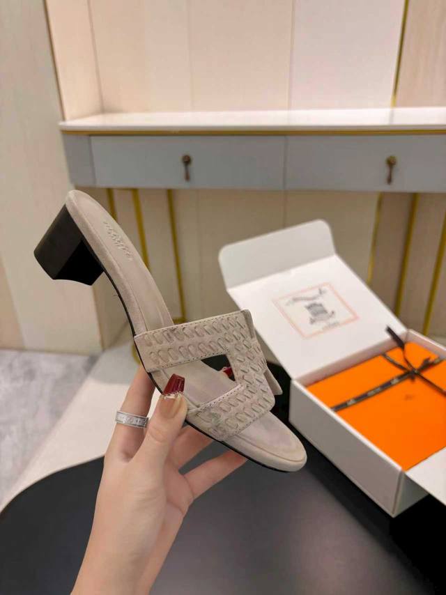 飞机盒另加10 * 爱玛仕 25 2025春夏新品 顶级版本经典H型Oran粗跟拖鞋系列 鞋面：原版特定牛皮 内里：进口混种羊皮 大底：原版意大利真皮大底 跟高