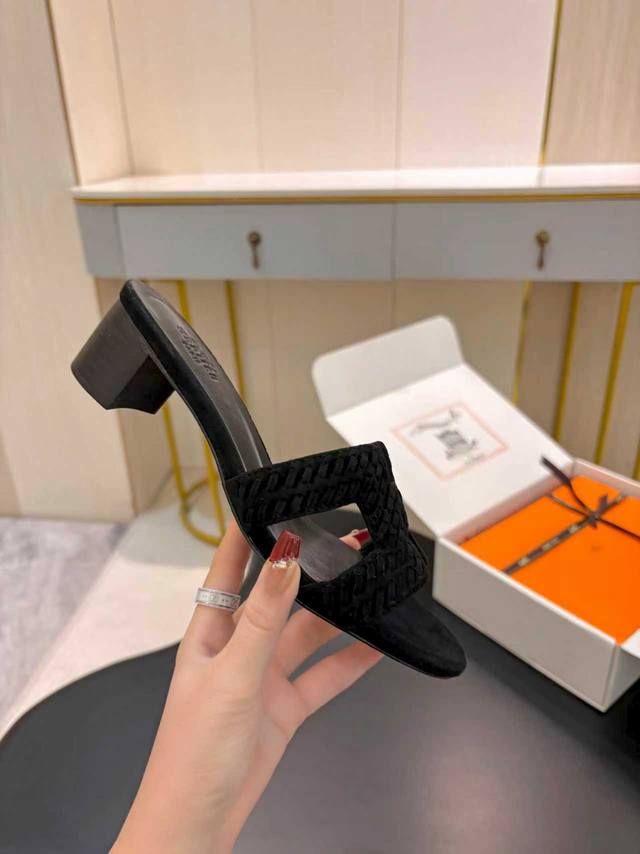 飞机盒另加10 * 爱玛仕 25 2025春夏新品 顶级版本经典H型Oran粗跟拖鞋系列 鞋面：原版特定牛皮 内里：进口混种羊皮 大底：原版意大利真皮大底 跟高