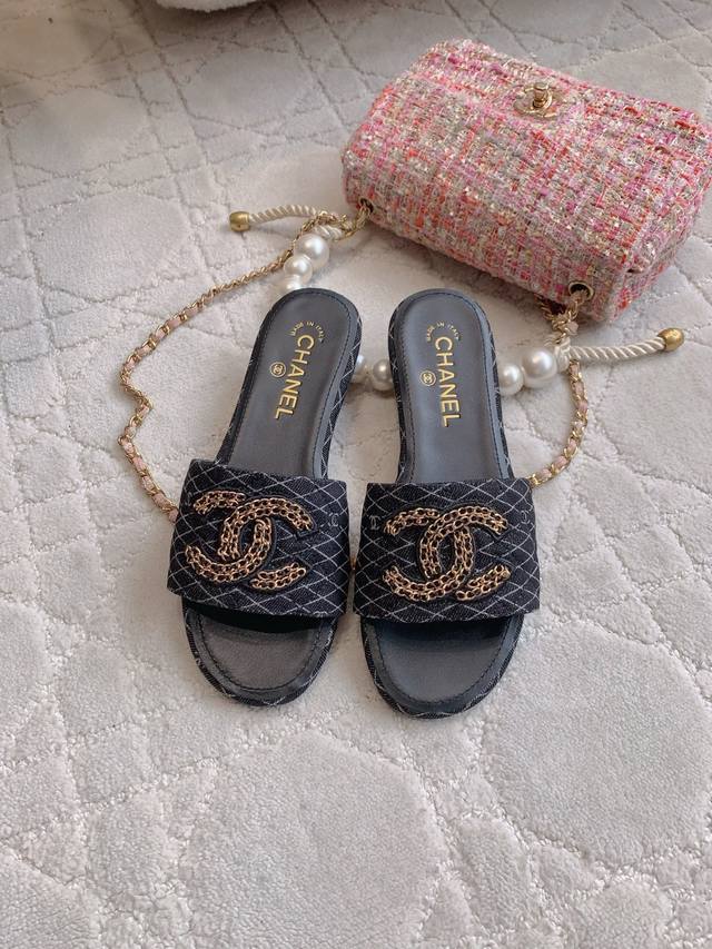 出厂价p Chane*新款平底拖鞋 经典度假风 双Ｃ Logo装饰简约清爽 百搭单品 鞋面小牛皮 牛仔布 内里垫脚羊皮 意大利真皮大底 尺码35-39 34 4