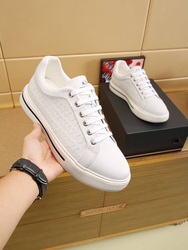 2025新款，阿玛尼A X休闲运动男士鞋，鞋面采用压花工艺，此底非常柔软，舒适轻松，码数38-46，价格