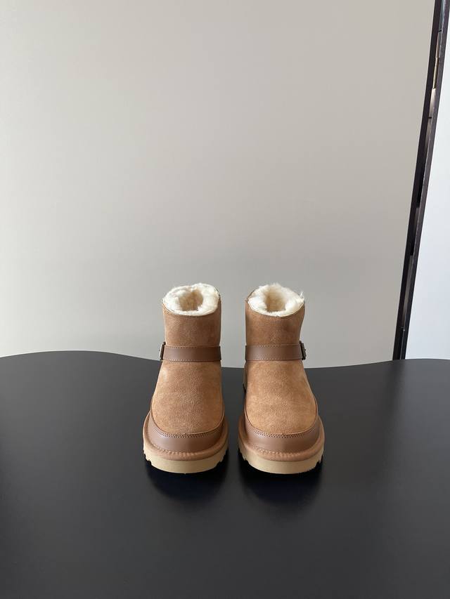 Ugg 4512 最新皮带扣 平底 超羊毛 防滑雪地靴 最高品质 原单出货 羊皮毛一体 原版Treadlite轻翼科技复合防滑大底！上脚潮酷 轻松完成美式复古街