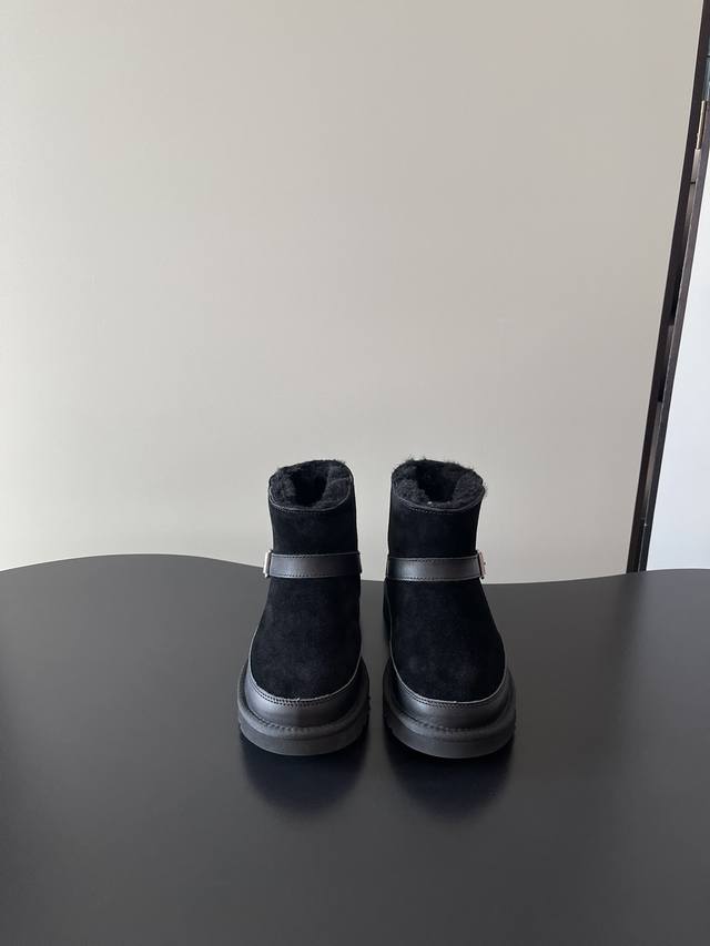 Ugg 4512 最新皮带扣 平底 超羊毛 防滑雪地靴 最高品质 原单出货 羊皮毛一体 原版Treadlite轻翼科技复合防滑大底！上脚潮酷 轻松完成美式复古街