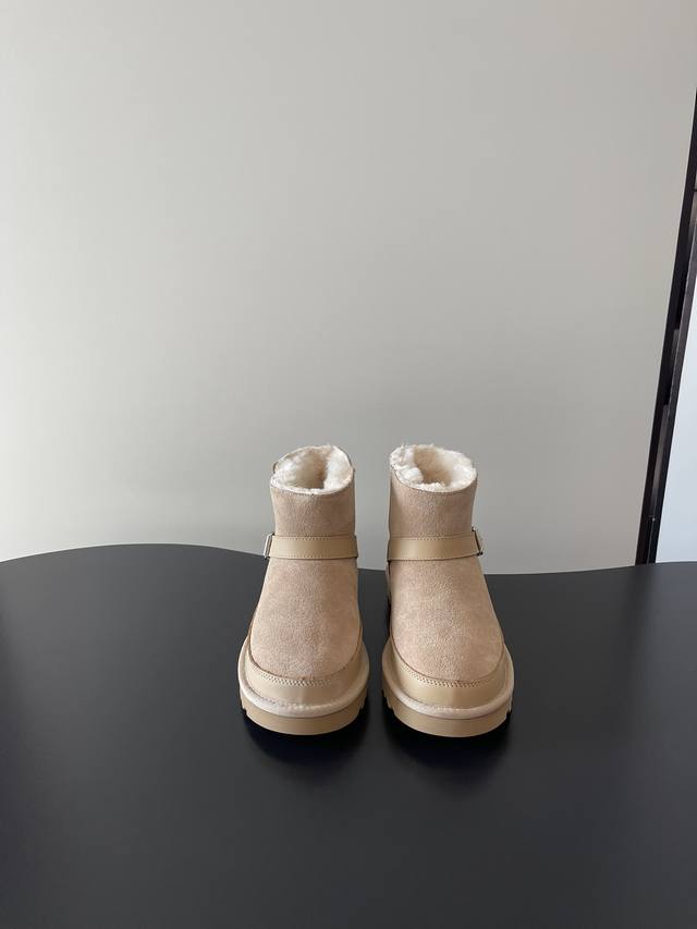 Ugg 4512 最新皮带扣 平底 超羊毛 防滑雪地靴 最高品质 原单出货 羊皮毛一体 原版Treadlite轻翼科技复合防滑大底！上脚潮酷 轻松完成美式复古街