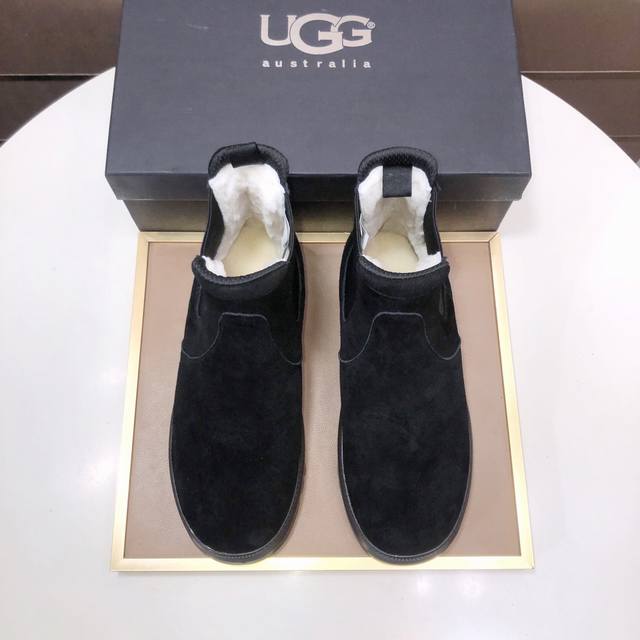 工厂p批 Ugg 全真羊毛内里 请注意 原单品质 比较毛料的厚度爆款马丁靴 来自澳洲温暖奢侈品牌男鞋，官网同步、贝克汉姆男款..，采用进口头层打蜡牛皮制作，鞋头