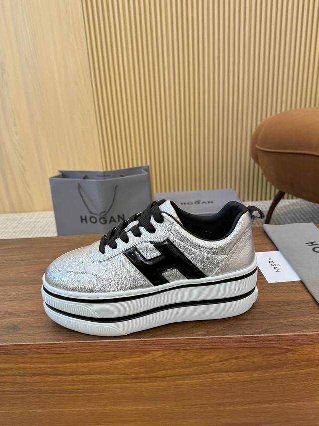 实价不让利 ！爆爆爆 霍根Hogan新款， 女士时尚圆头系带运动休闲鞋，双层厚底，让你穿上瞬间长高70Mm。丝绸小牛皮撞色搭配，线条流畅勾画新时代的美感。高弹鞋