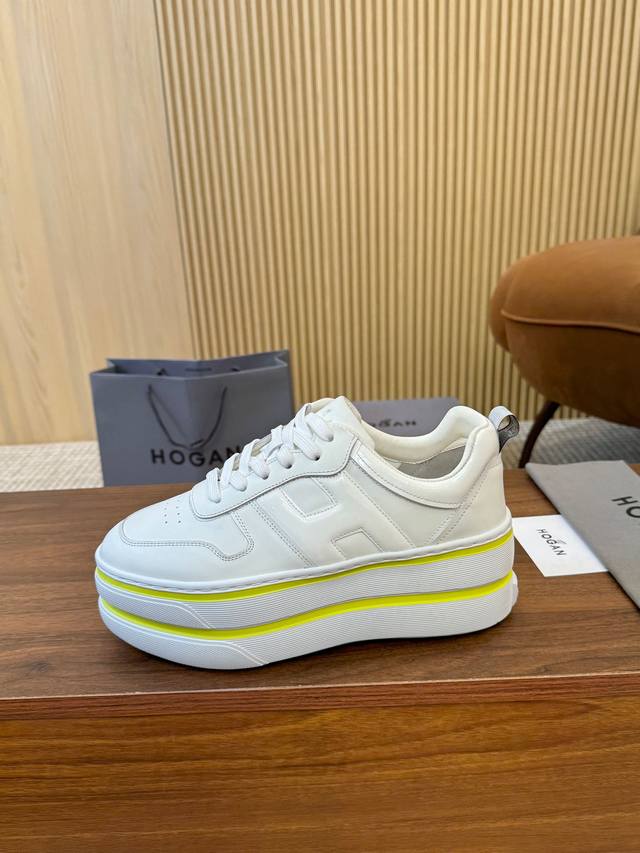实价不让利 ！爆爆爆 霍根Hogan新款， 女士时尚圆头系带运动休闲鞋，双层厚底，让你穿上瞬间长高70Mm。丝绸小牛皮撞色搭配，线条流畅勾画新时代的美感。高弹鞋