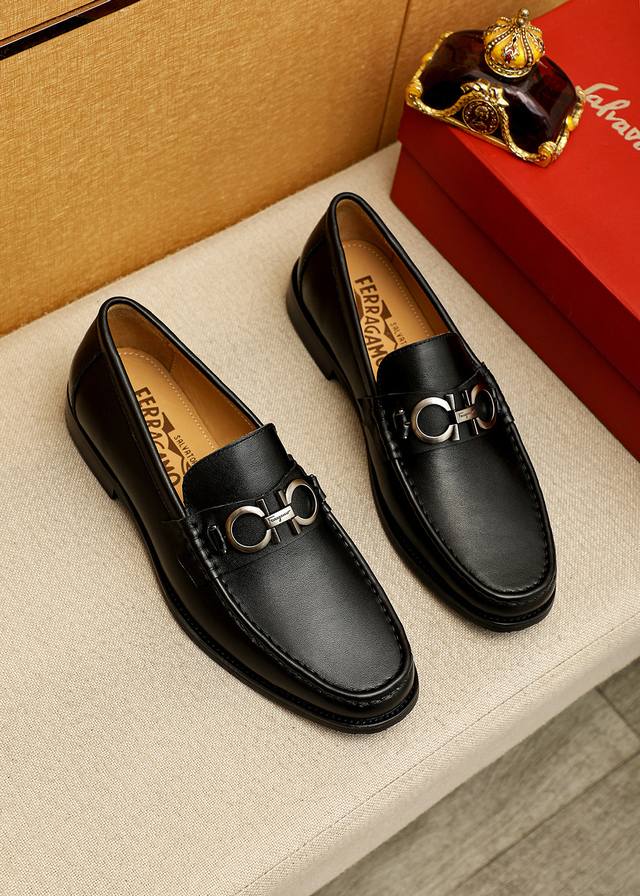 商品商标：Ferragamo 菲拉格慕 休闲皮鞋 正码码数: 38-44 45.46订制 商品材料：精选 进口头层小牛皮鞋面+奢华五金扣，进口水染牛皮内里。强烈