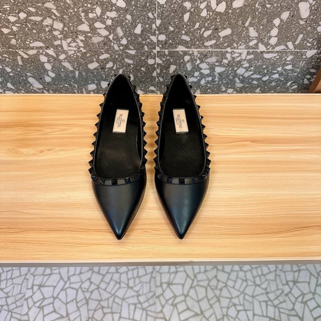 代购级别 Va*Le*Tino 华*天*经典铆钉漆皮尖头凉鞋单鞋系列 专柜一系列原版购入 顶级复刻 欢迎对比 档口有正品绝对最高品质，秒杀市场货 1原版开模独家