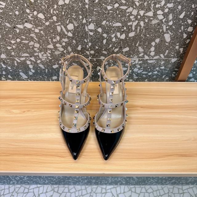 代购级别 Va*Le*Tino 华*天*经典铆钉漆皮尖头凉鞋单鞋系列 专柜一系列原版购入 顶级复刻 欢迎对比 档口有正品绝对最高品质，秒杀市场货 1原版开模独家